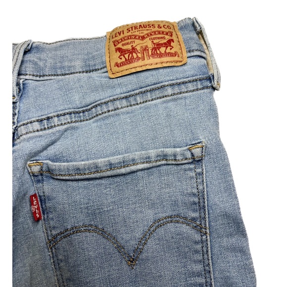 Low rise Skinny light wash Levi jeans, some discolouration on the bum Size 26! - Picture 4 of 5